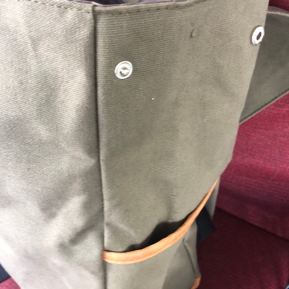 NWOT BACKPACK DESIGNER SHOE WAREHOUSE GREEN &BEIGE - Picture 5 of 6